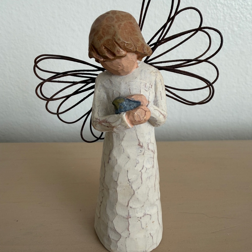 Willow Tree “Angel of Healing figurine comes bird & Wire Wings. (Retired)